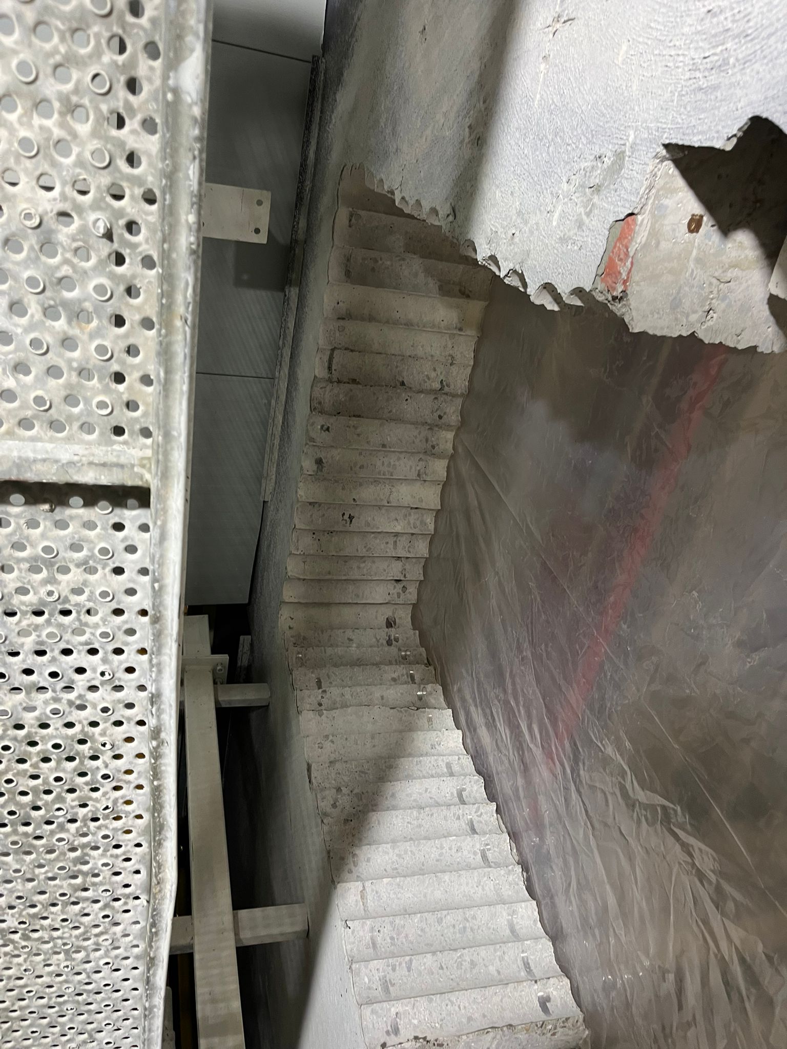 Betonarme duvarlarda karot delme çalışması
